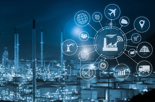 Blick auf einen großen Industriebetrieb, im Vordergrund Symbole wie Roboterarm, Transport, Globus, Einkauf, Digitalisierung, im Zentrum Symbol für Industrie