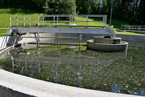 Rundes Klärschlammbecken