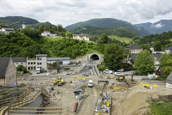 Straßen- und Brückenbauarbeiten