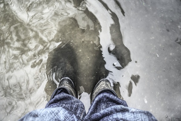 Gummistiefel im Hochwasser