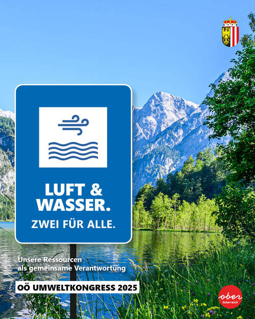 Landschaftsbild mit Bergen, einem See und davor ein Schild mit der Aufschrift Landschaftsbild mit Bergen, einem See und davor ein Schild mit der Aufschrift