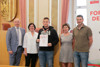 Landtagspräsident Max Hiegelsberger mit Pädagoginnen und einem Schüler der Berufsschule Linz 2 beim Workshop Forum junge Demokratie im Linzer Landhaus