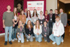 Gruppenfoto der Schülerinnen, Schüler und Pädagogen der HLW Perg mit dem Präsidenten des Landtags Max Hiegelsberger im Elisabethzimmer des Linzer Landhauses